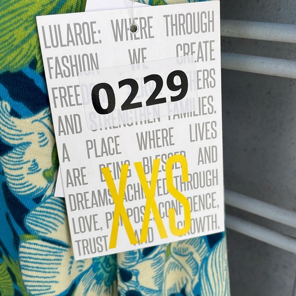 LulaRoe Floral & Leaf  Printed Perfect T High Low Top-#0229 - Picture 6 of 12